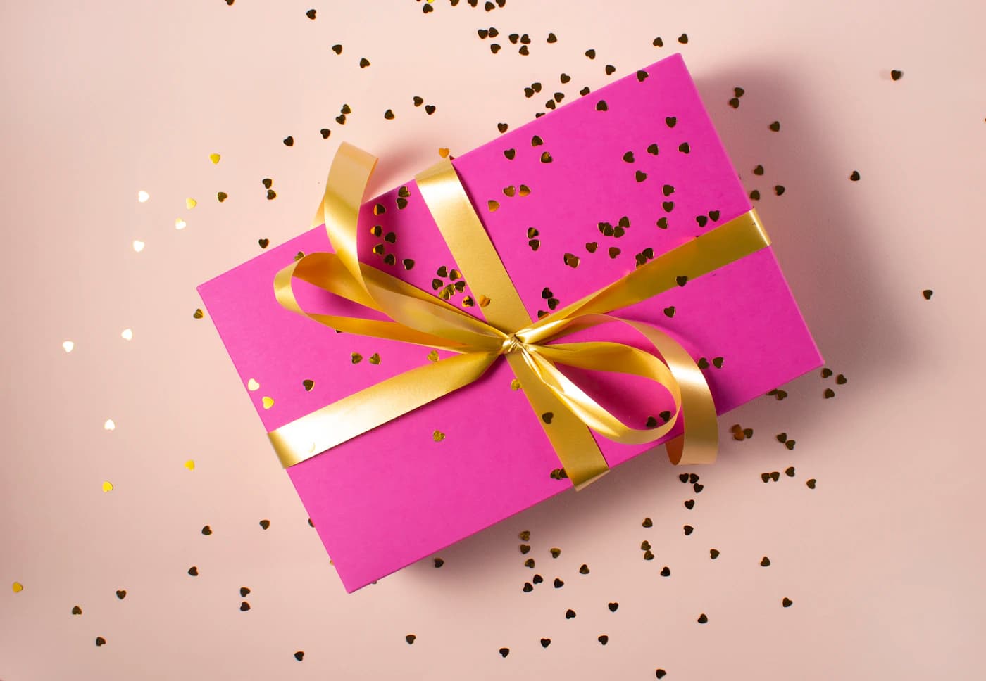 هدیه دخترانه؛ ۵۰ ایده‌ی خاص برای هر سن، سلیقه و بودجه